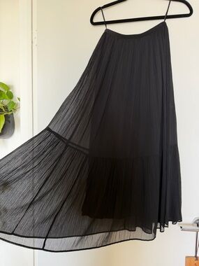 Uniqlo Black Pleated Maxi Skirt - Sheer Tiered Design